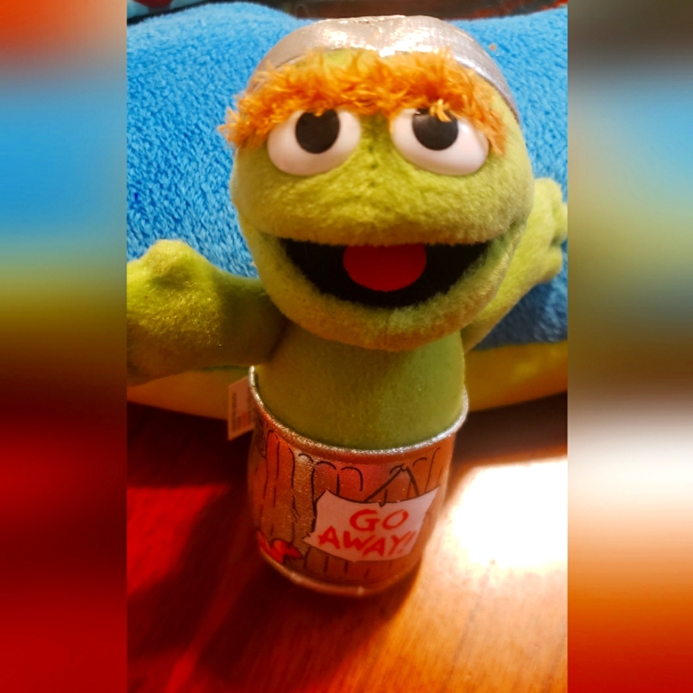 Oscar The Grouch bean bag plush by Gund